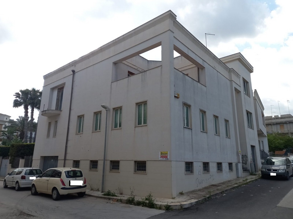 LOCALE COMMERCIALE CICLAMINI