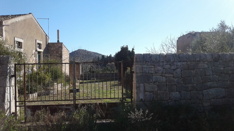 CASEGGIATO CON TERRENO