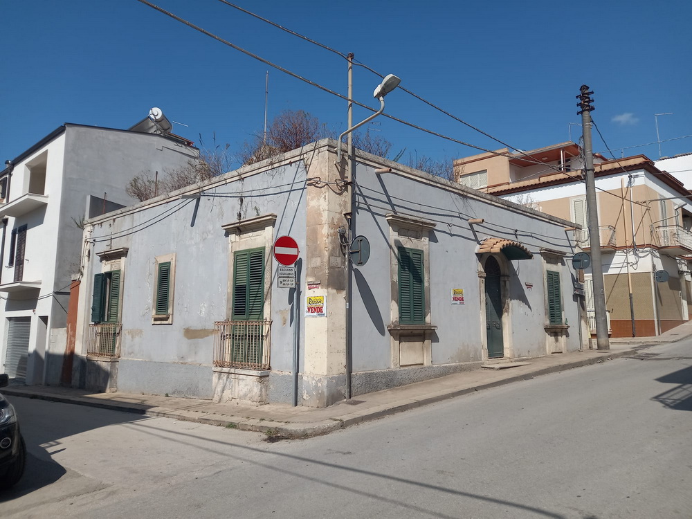 CASA CON GIARDINETTO