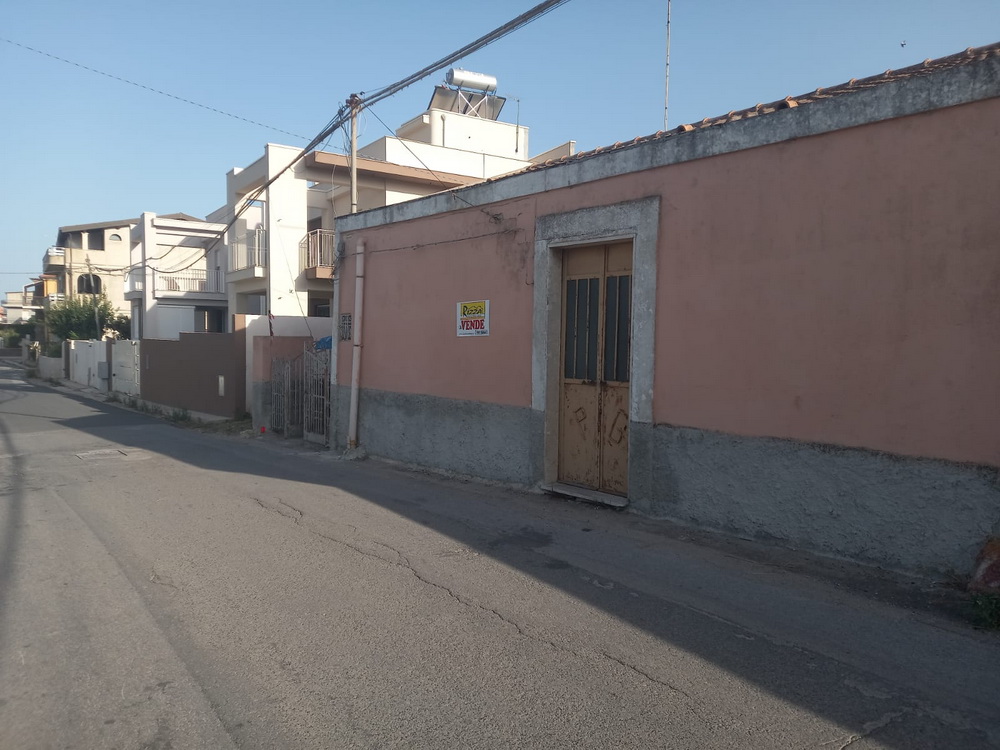 CASA CON TERRENO